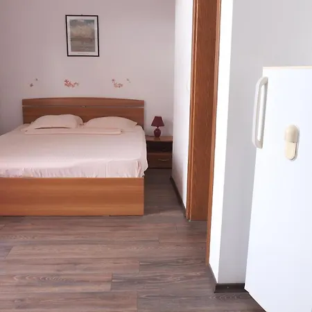 Iulia إيفوري نورد