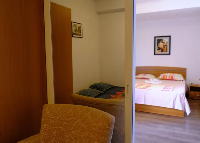 Iulia Πανσιόν 3*